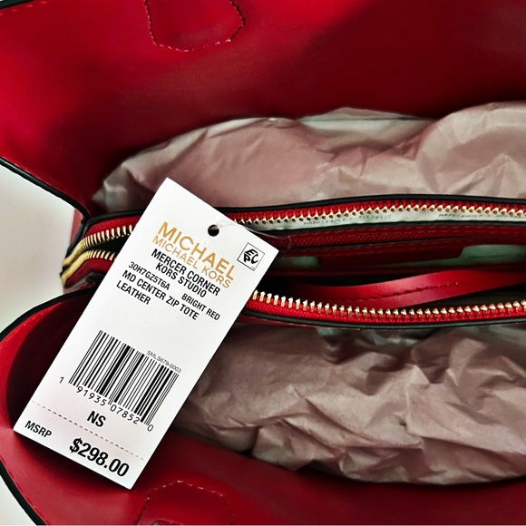 MICHAEL MICHAEL KORS Mercer Gallery Bright Red Medium Bag - Picture 9 of 14